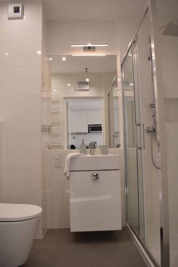 White Apartment Modern Tower Atal Gdyně Exteriér fotografie